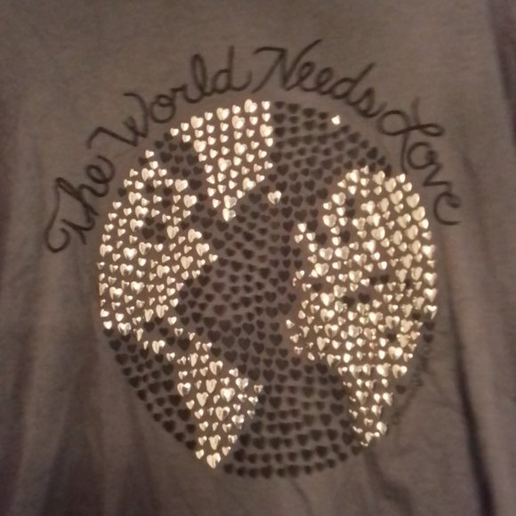 Lauren Moshi with Studded hearts T "The World Needs Love" long Sleeve hearts - Picture 2 of 8